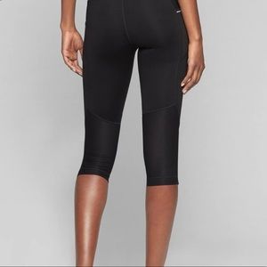 Athleta Dobby Be Free Knicker Black Crop Legging Capri Women’s Size M